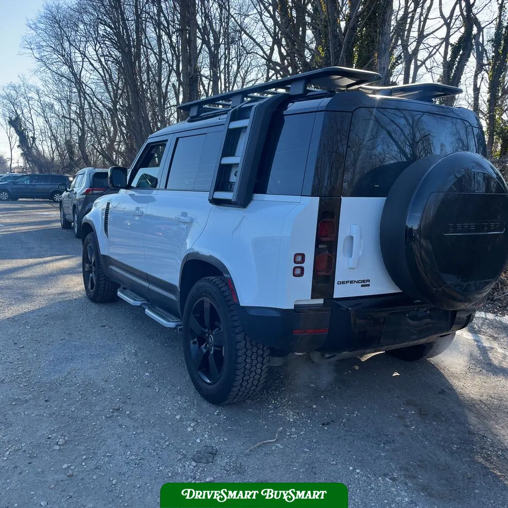 2023 Land Rover Defender 110 SE