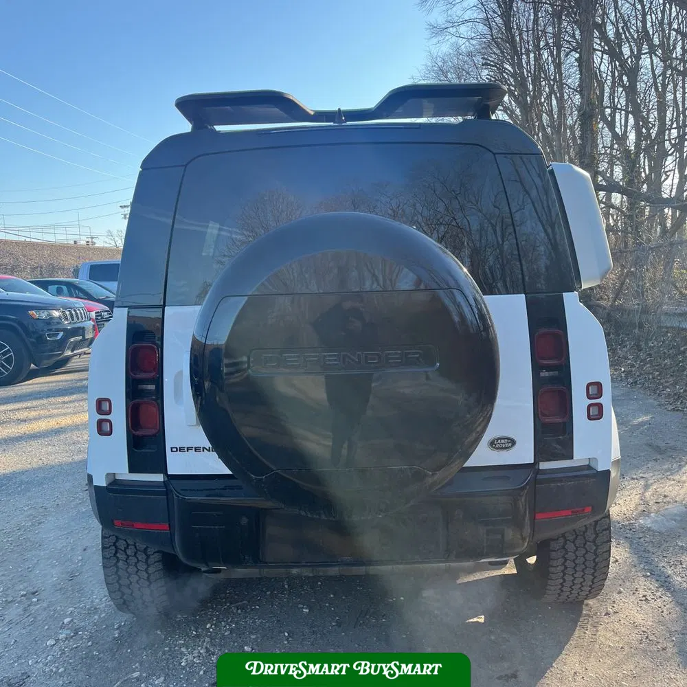 2023 Land Rover Defender 110 SE