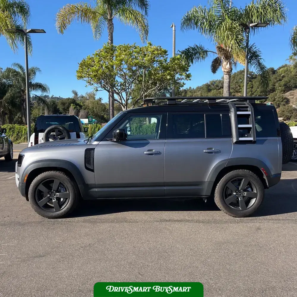 2023 Land Rover Defender 110 SE