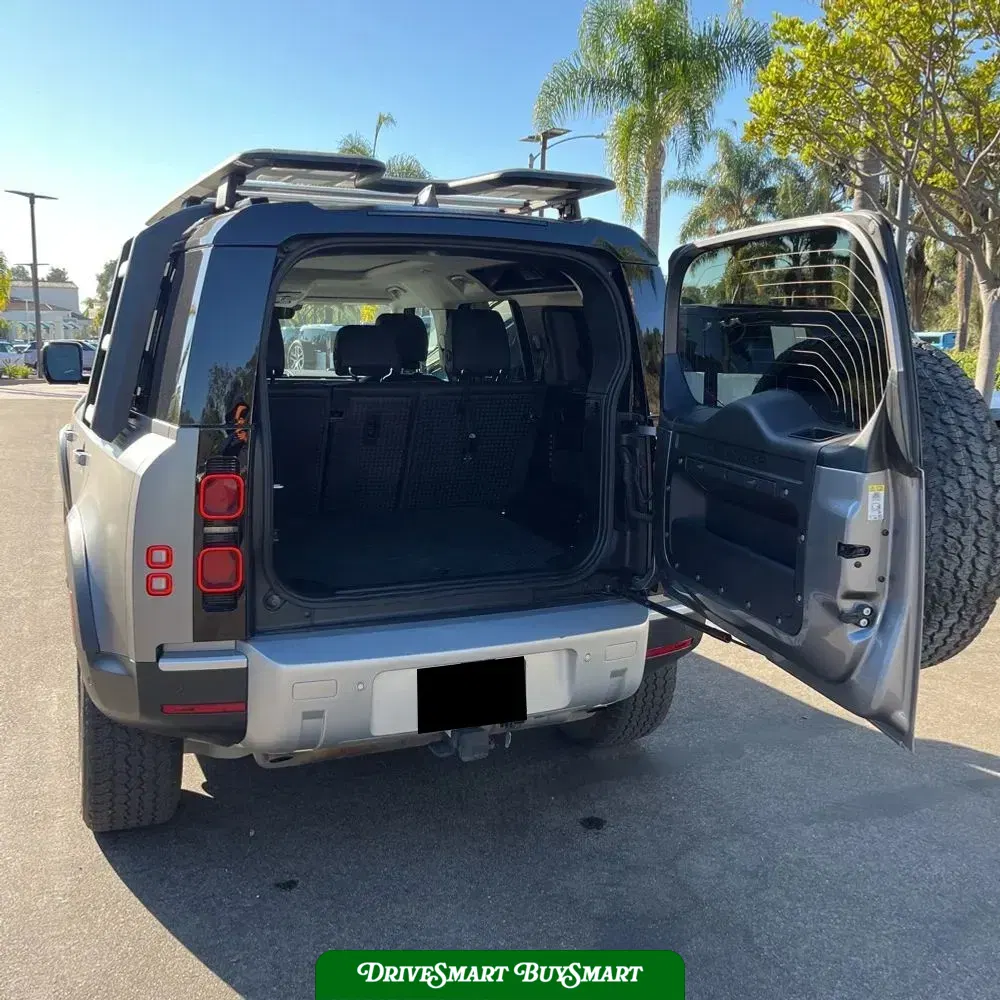 2023 Land Rover Defender 110 SE