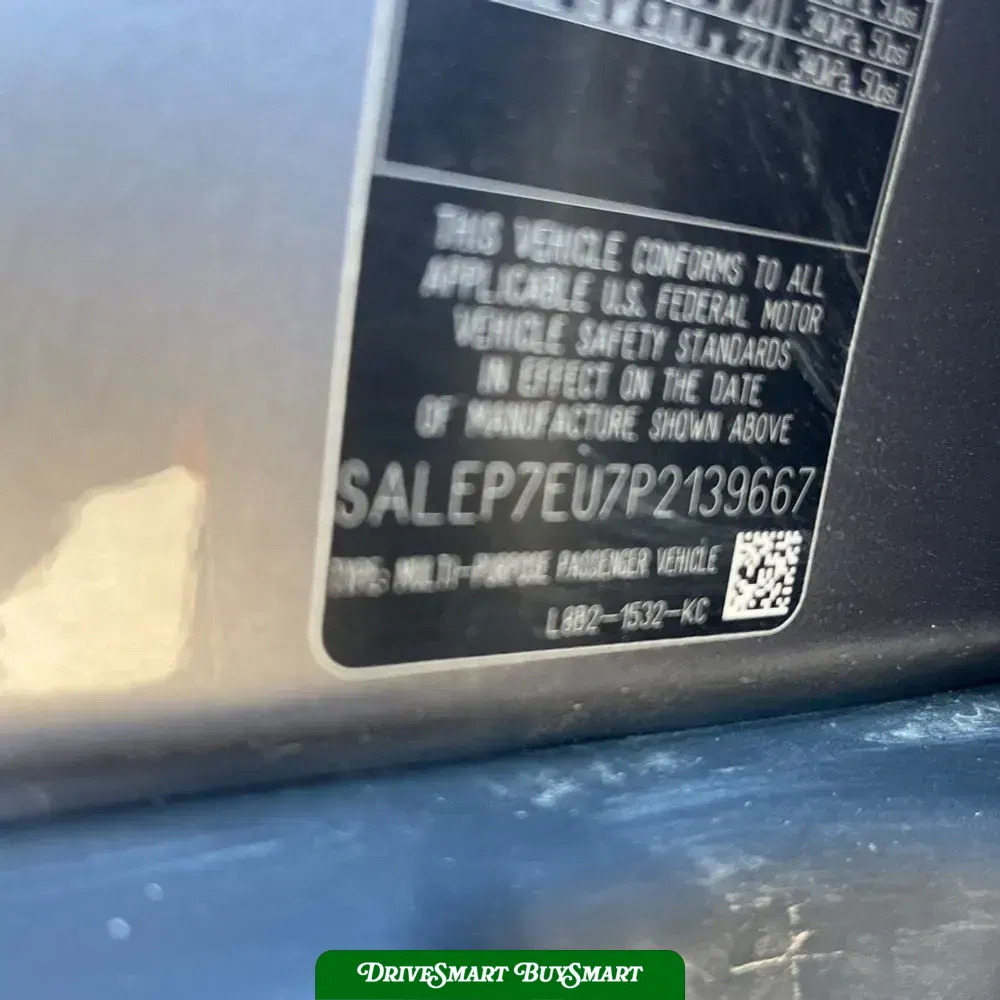 2023 Land Rover Defender 110 SE