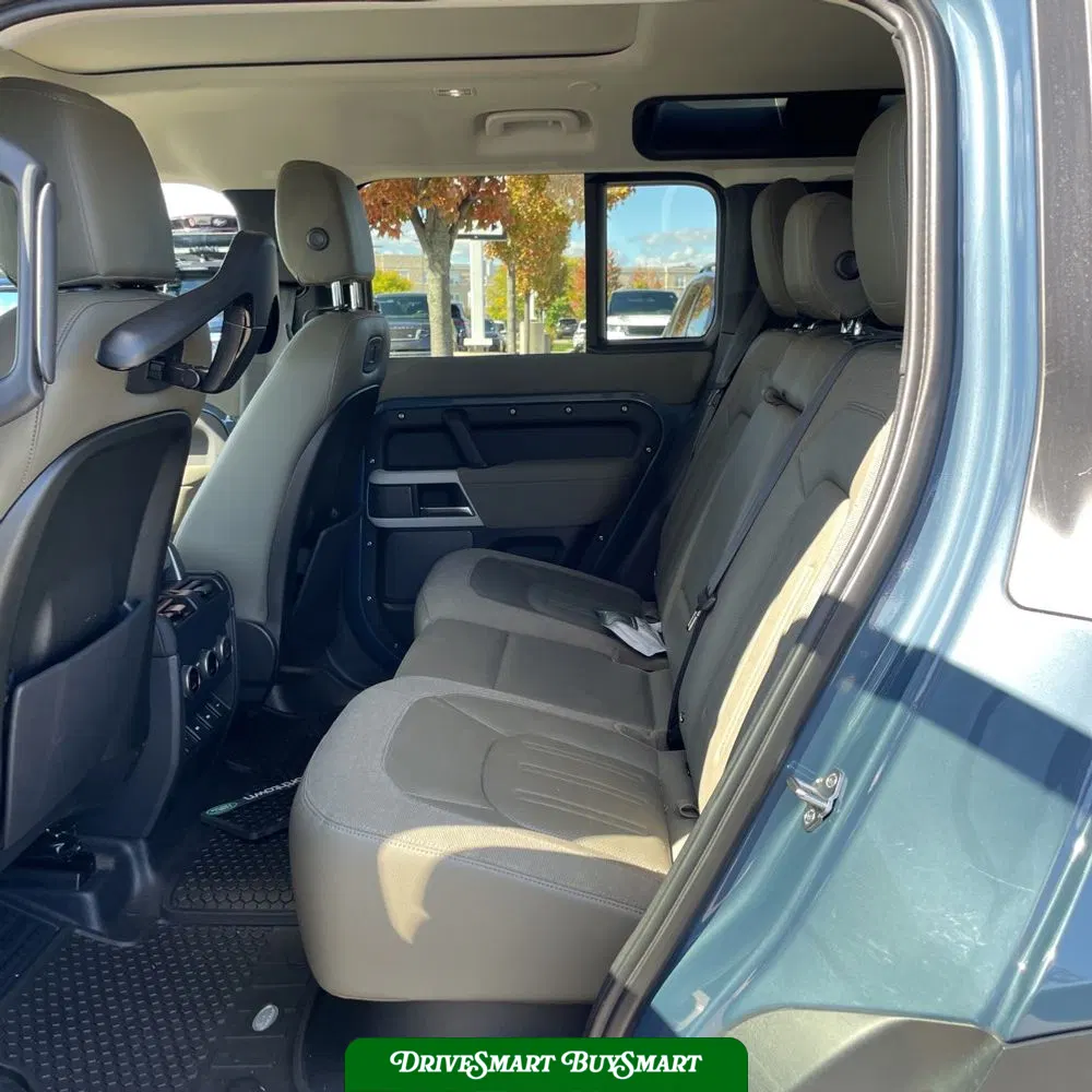2020 Land Rover Defender 110 SE