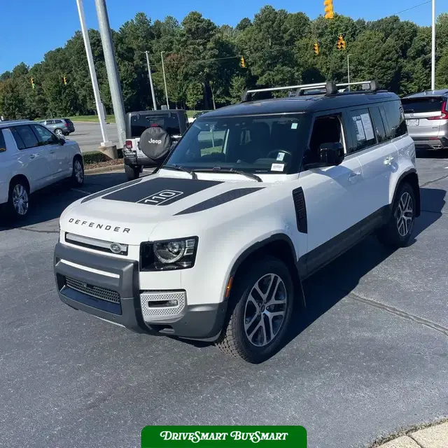 2022 Land Rover Defender 110 SE