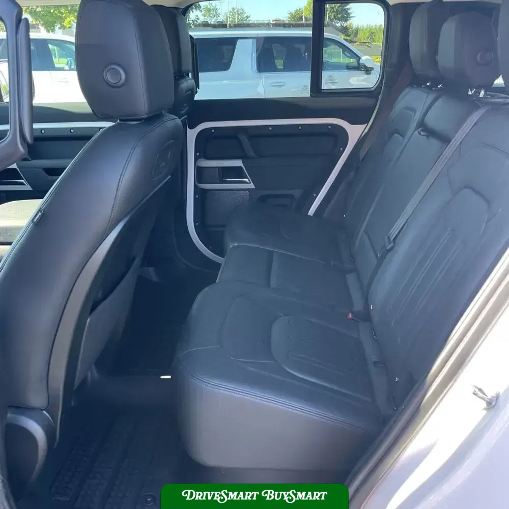 2022 Land Rover Defender 110 SE