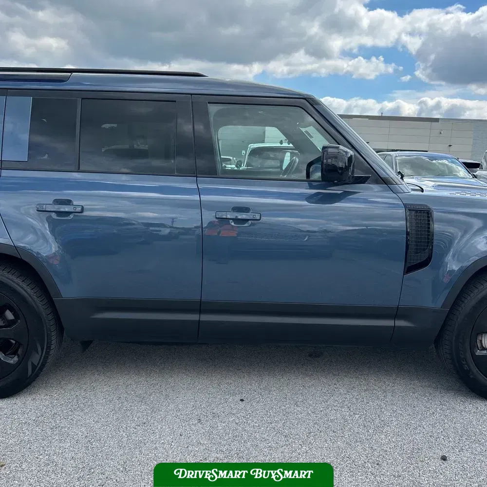 2023 Land Rover Defender 110 SE