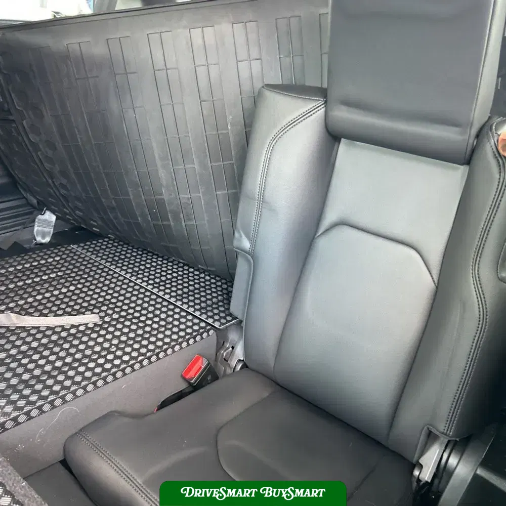 2023 Land Rover Defender 110 SE