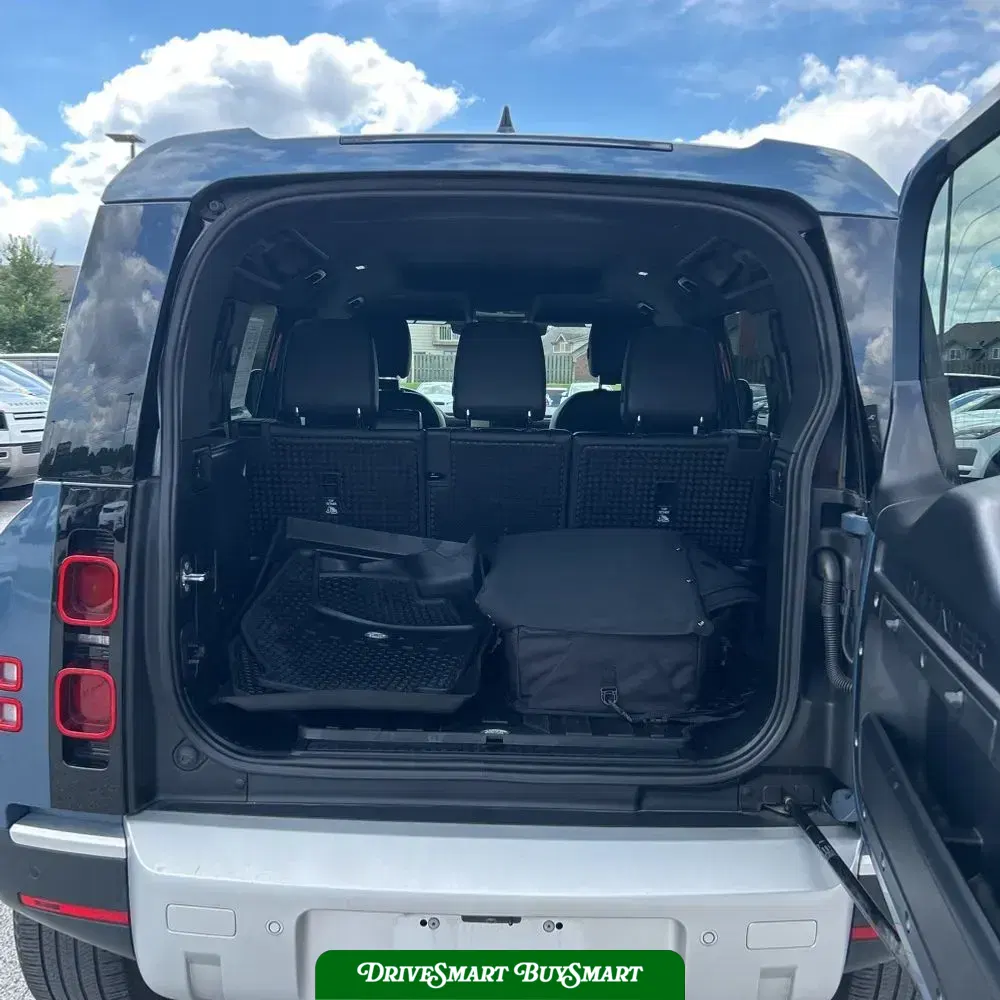 2023 Land Rover Defender 110 SE