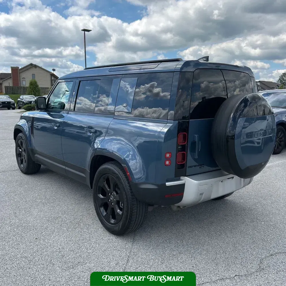 2023 Land Rover Defender 110 SE