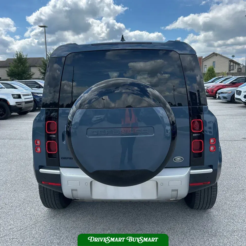 2023 Land Rover Defender 110 SE