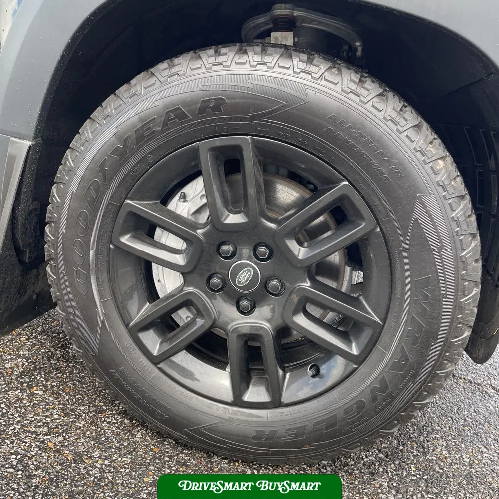2023 Land Rover Defender 130 SE