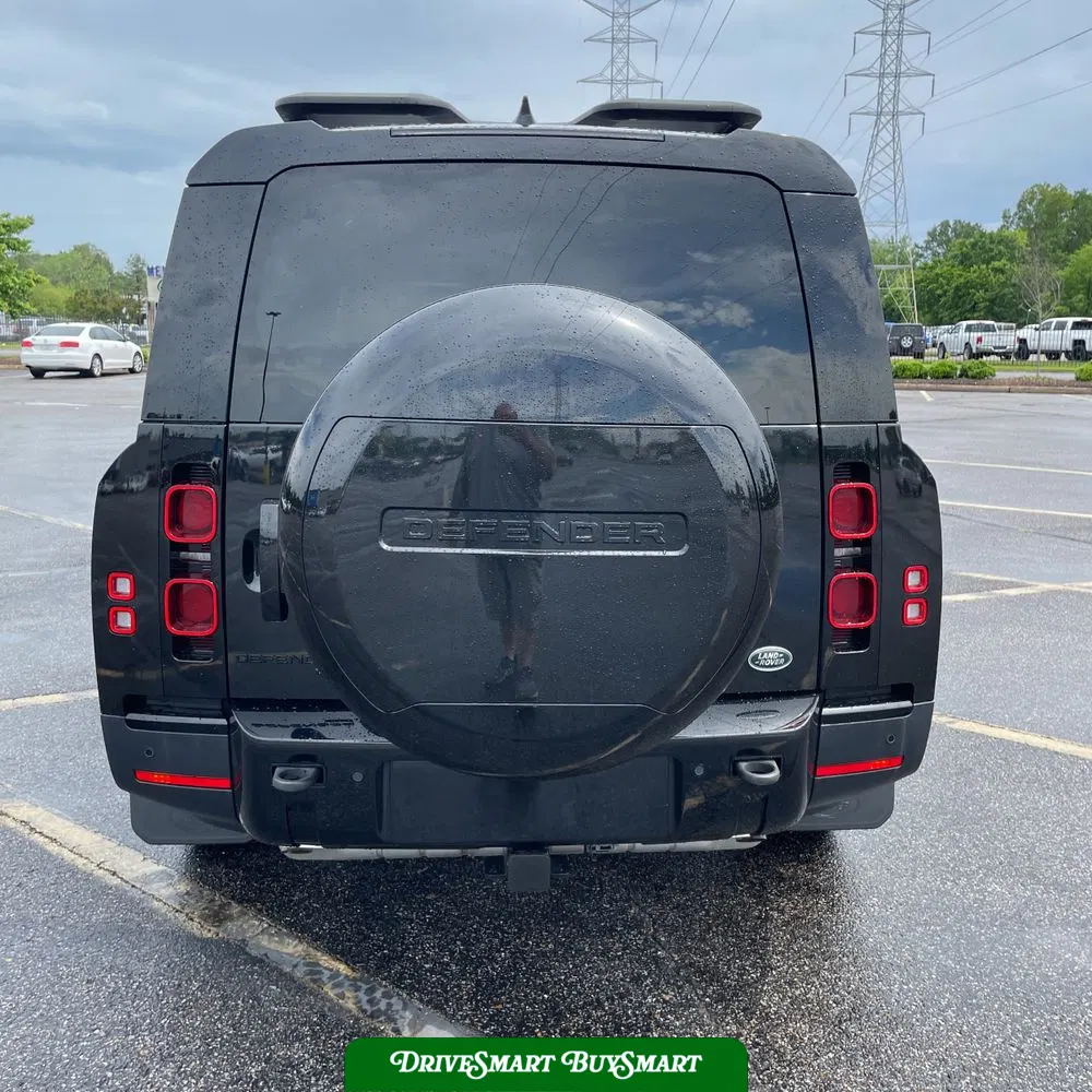 2023 Land Rover Defender 130 SE