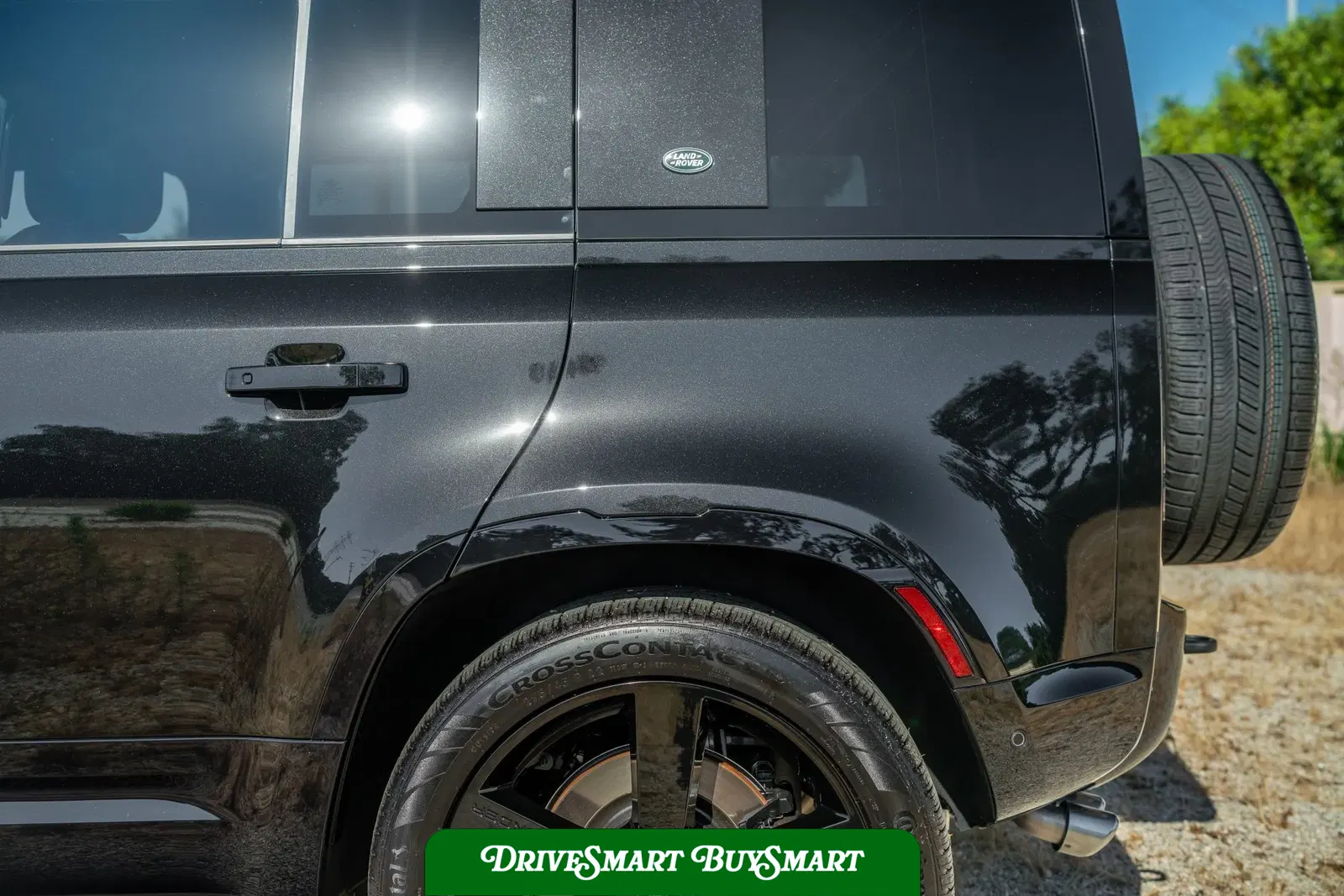 2022 Land Rover Defender 110 V8 Bond Edition