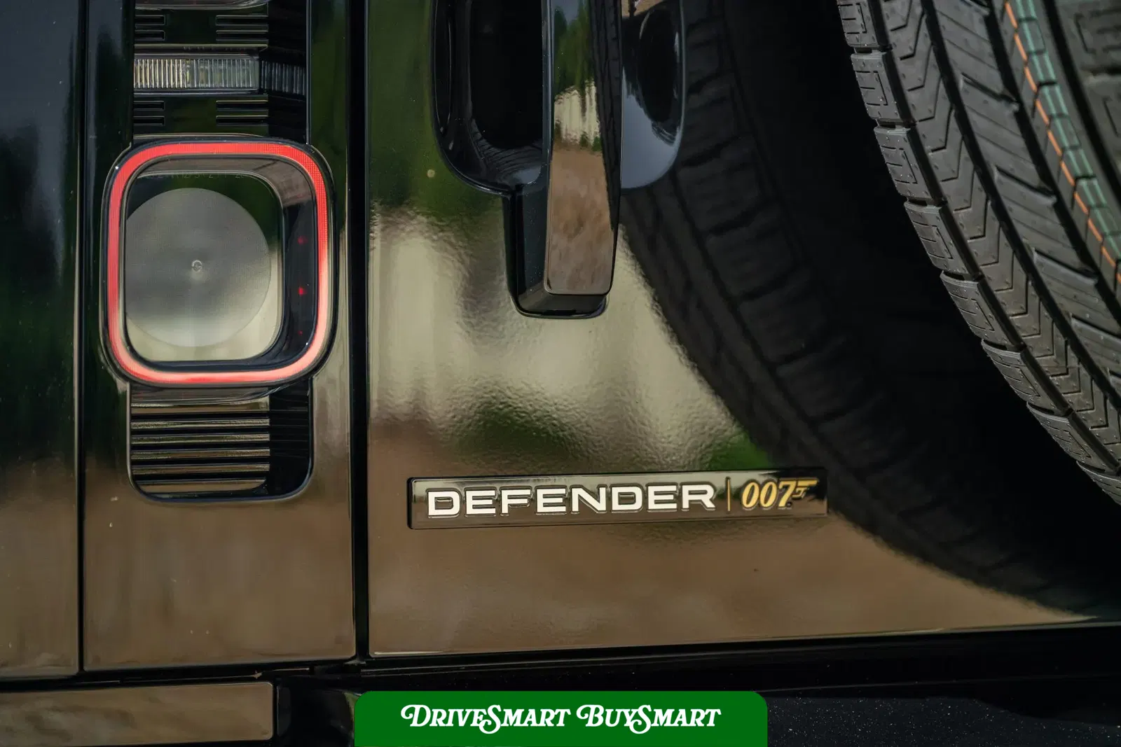 2022 Land Rover Defender 110 V8 Bond Edition
