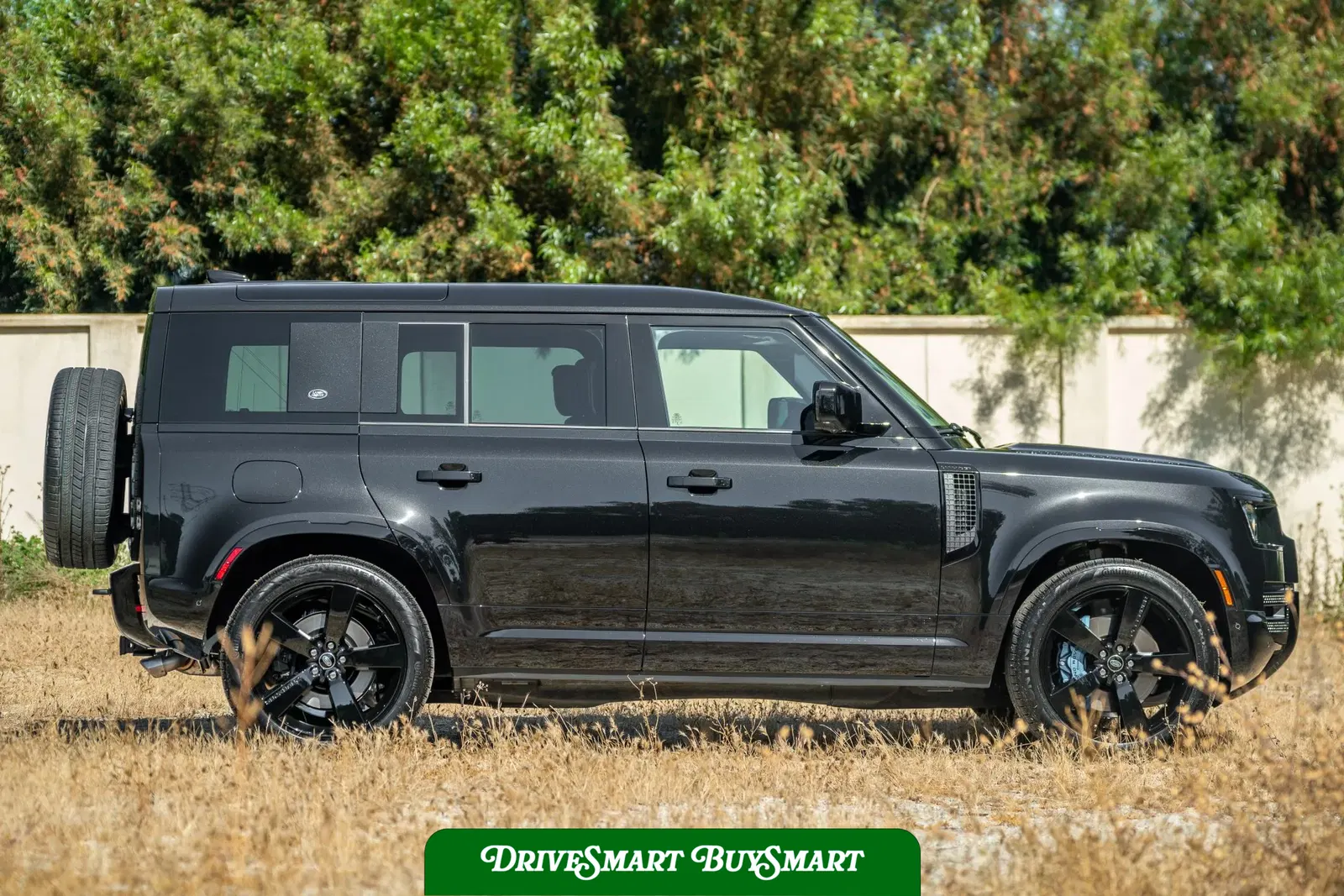 2022 Land Rover Defender 110 V8 Bond Edition