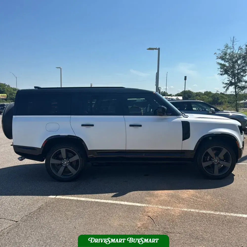 2025 Land Rover Defender 130 V8 P500