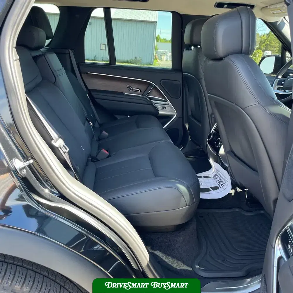2023 Land Rover Range Rover P530 SE