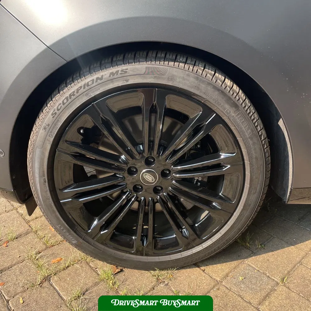 2025 Land Rover Range Rover SE P530