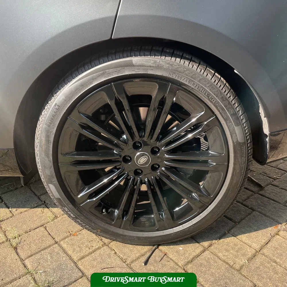2025 Land Rover Range Rover SE P530