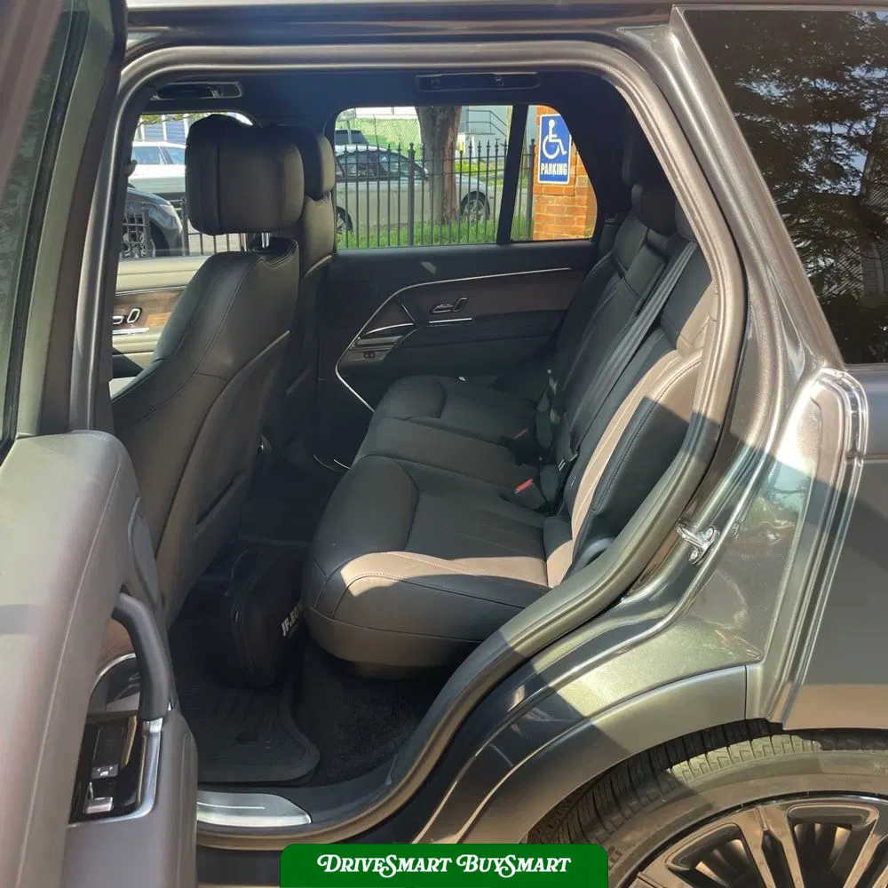 2025 Land Rover Range Rover SE P530