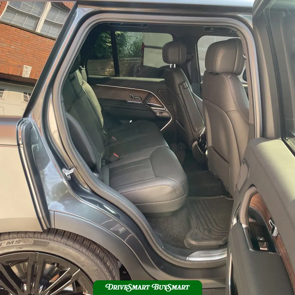 2025 Land Rover Range Rover SE P530