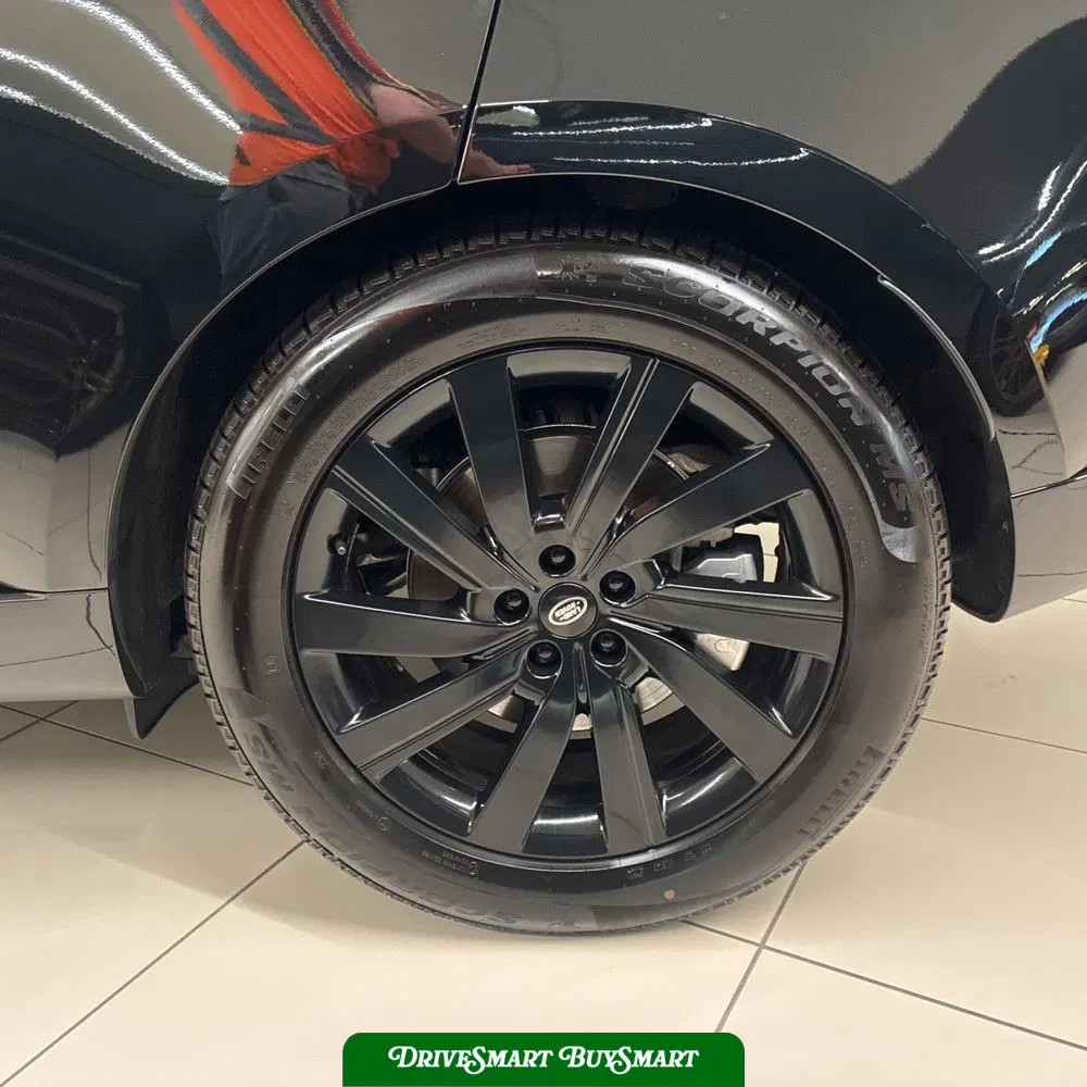 2025 Land Rover Range Rover SE P400