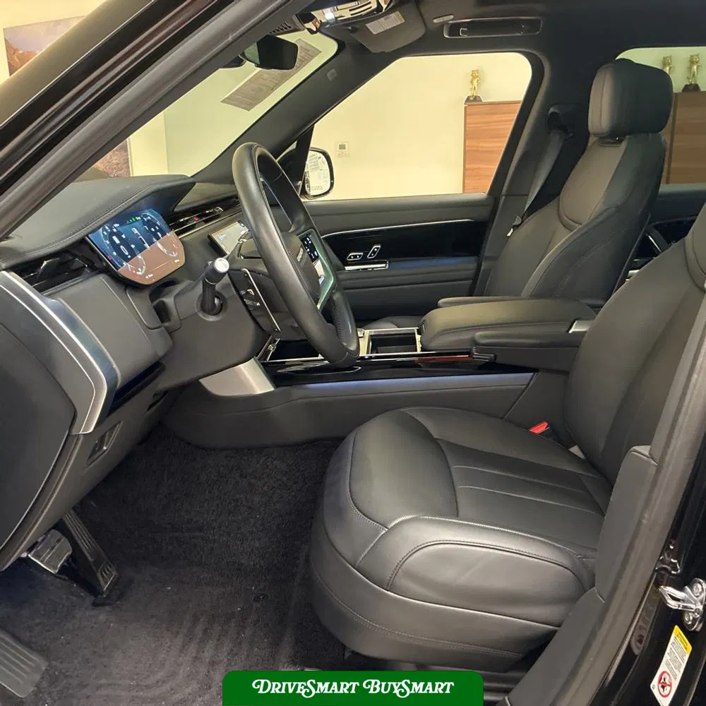 2025 Land Rover Range Rover SE P400