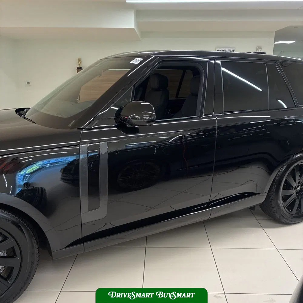 2025 Land Rover Range Rover SE P400