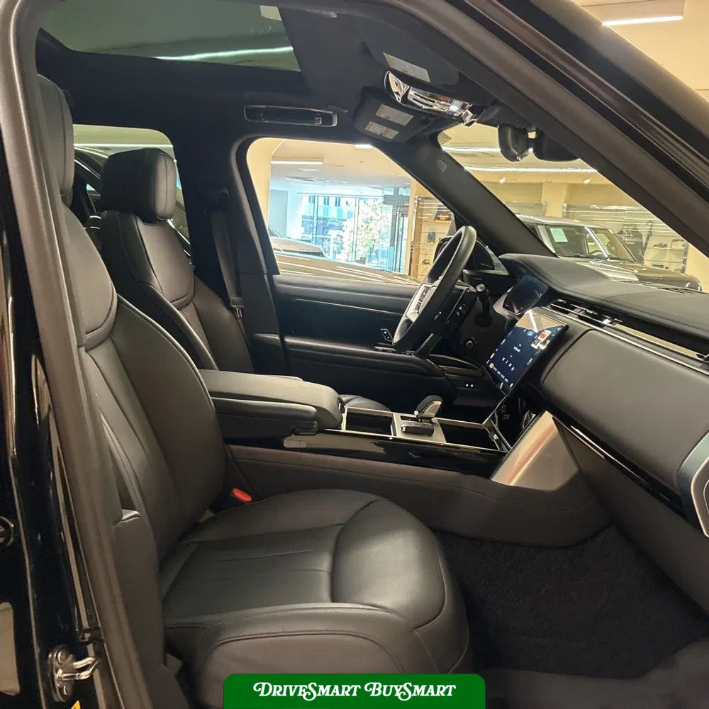 2025 Land Rover Range Rover SE P400