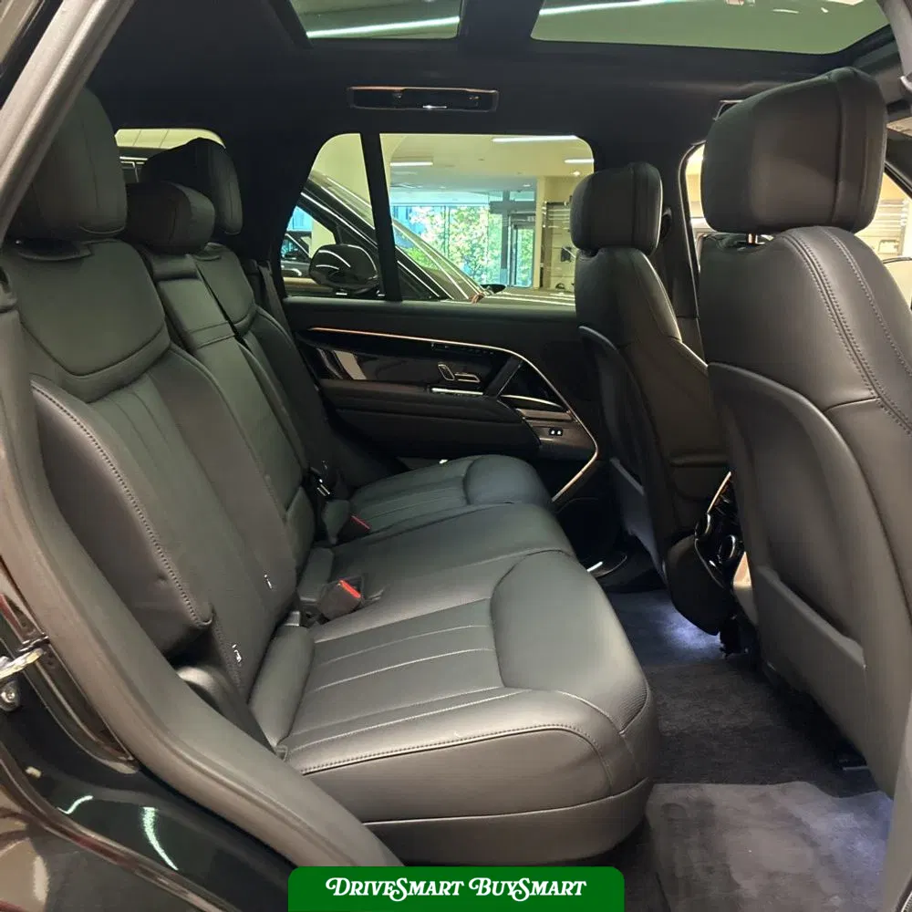 2025 Land Rover Range Rover SE P400