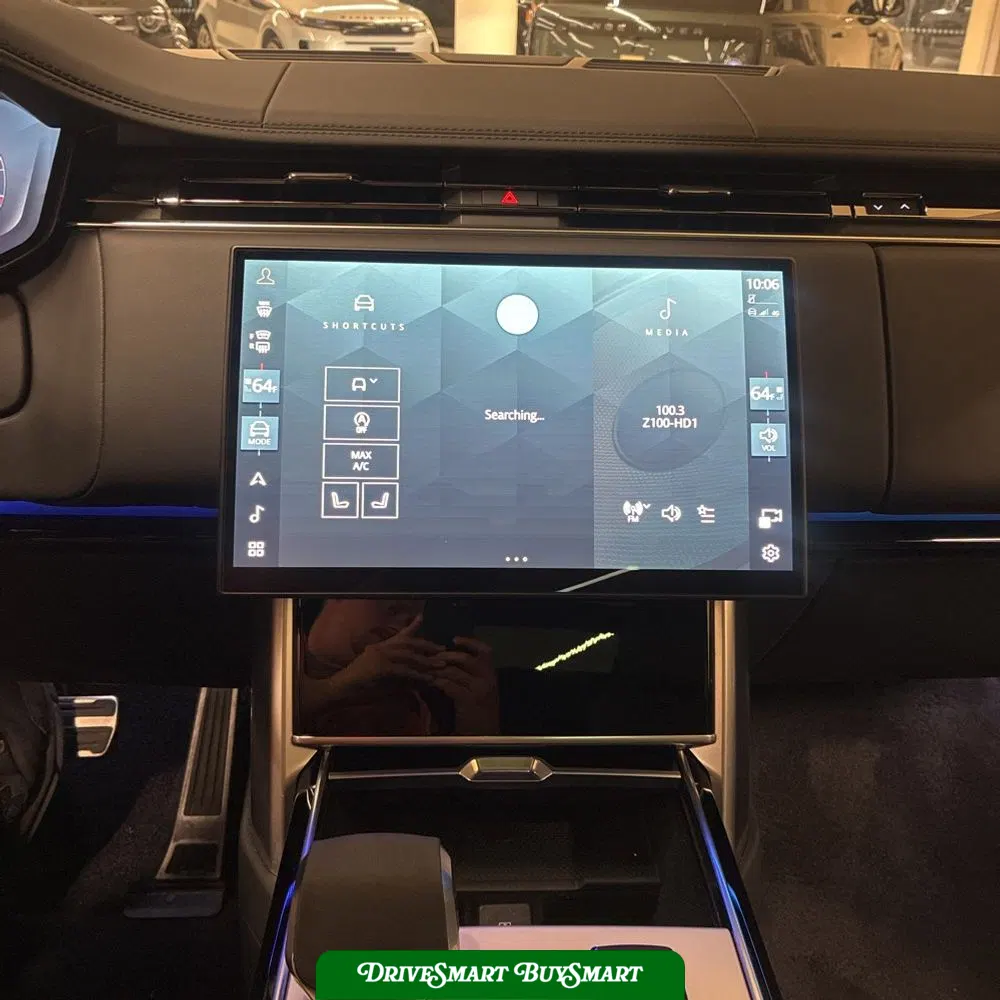 2025 Land Rover Range Rover SE P400