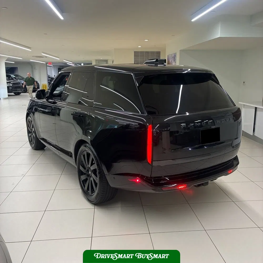 2025 Land Rover Range Rover SE P400