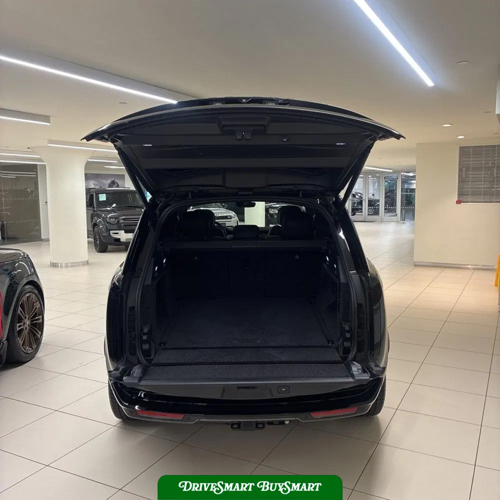 2025 Land Rover Range Rover SE P400