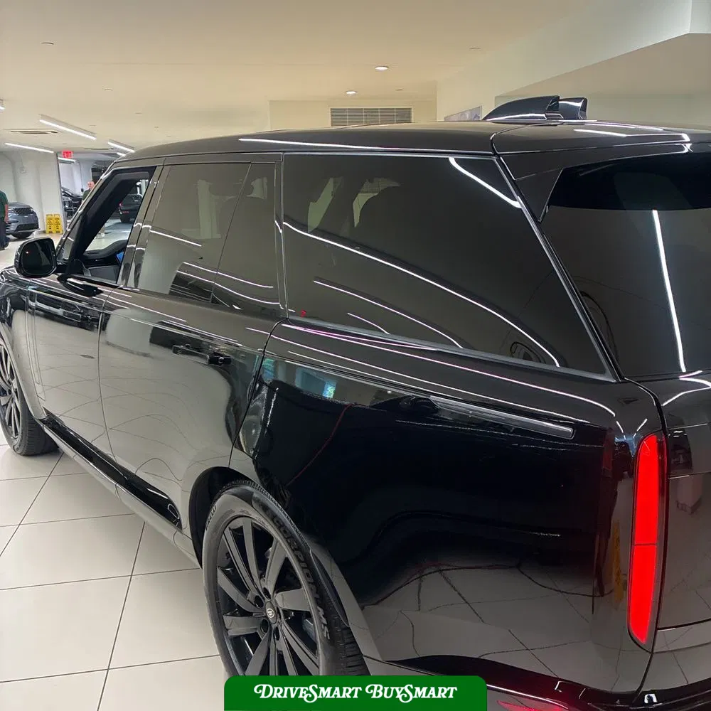 2025 Land Rover Range Rover SE P400