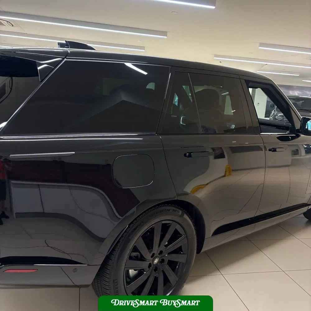 2025 Land Rover Range Rover SE P400