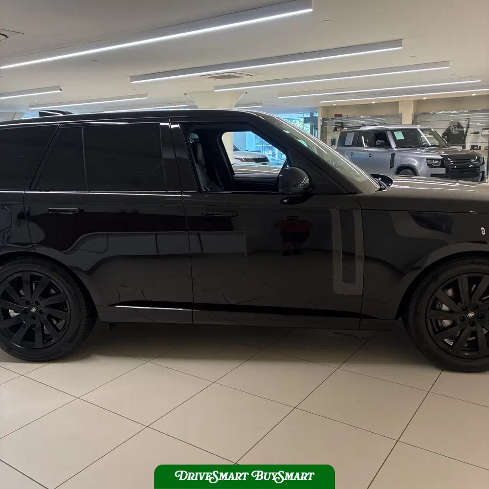 2025 Land Rover Range Rover SE P400