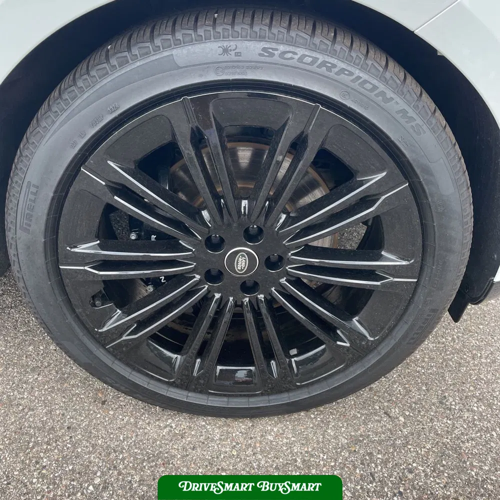 2025 Land Rover Range Rover P400 SE