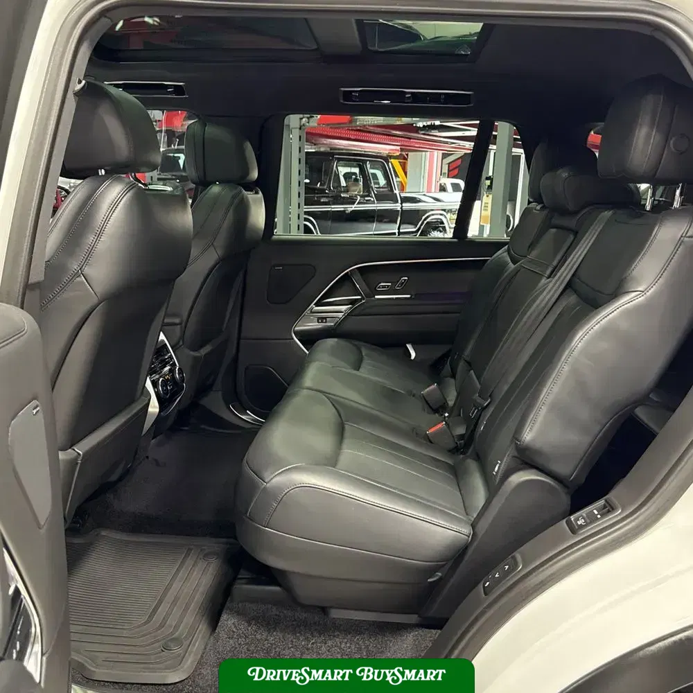 2023 Land Rover Range Rover P530 SE LWB