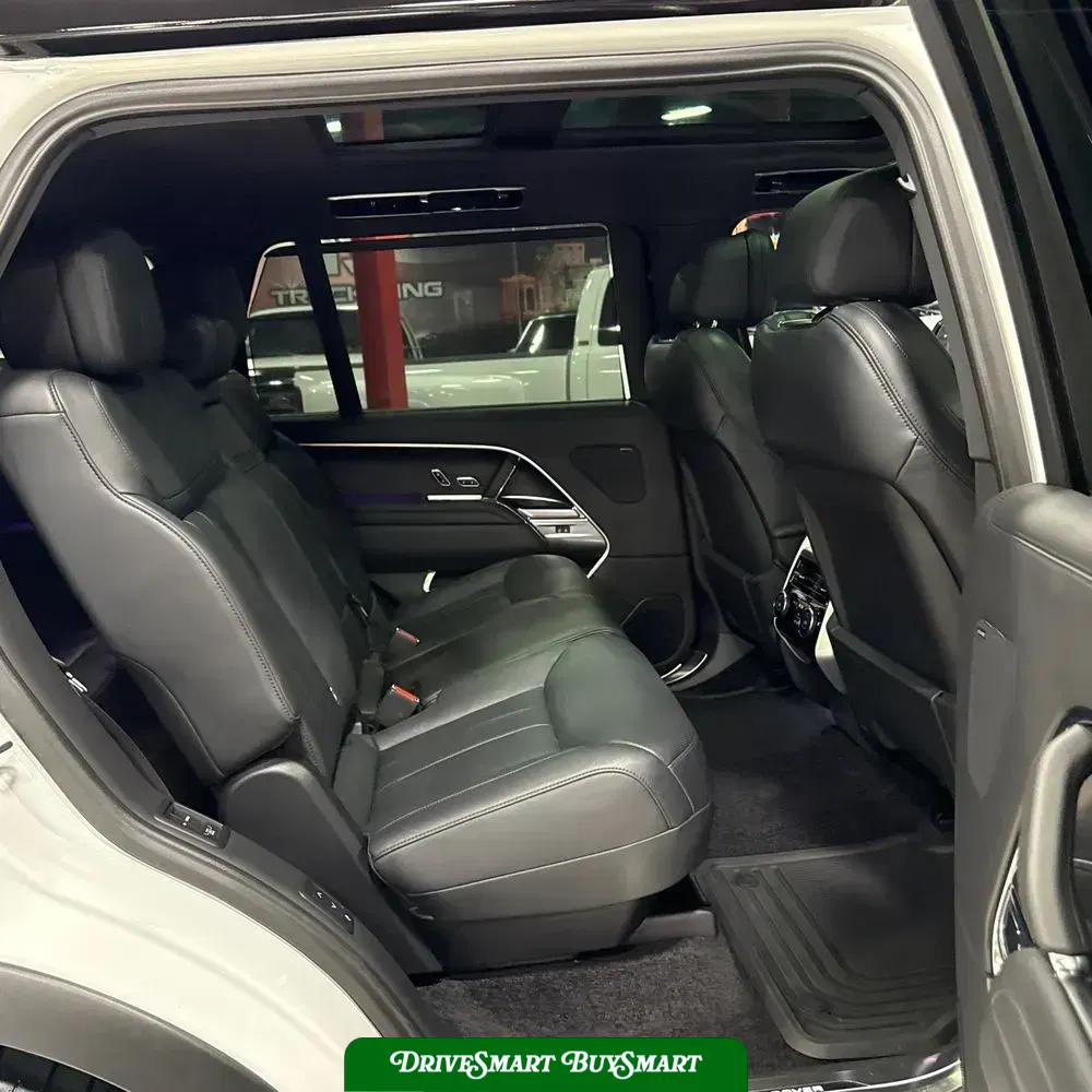 2023 Land Rover Range Rover P530 SE LWB