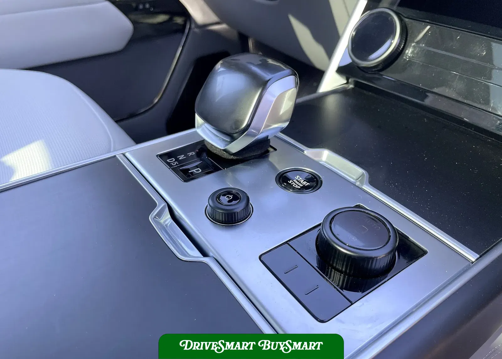 2023 Land Rover Range Rover P530 SV LWB