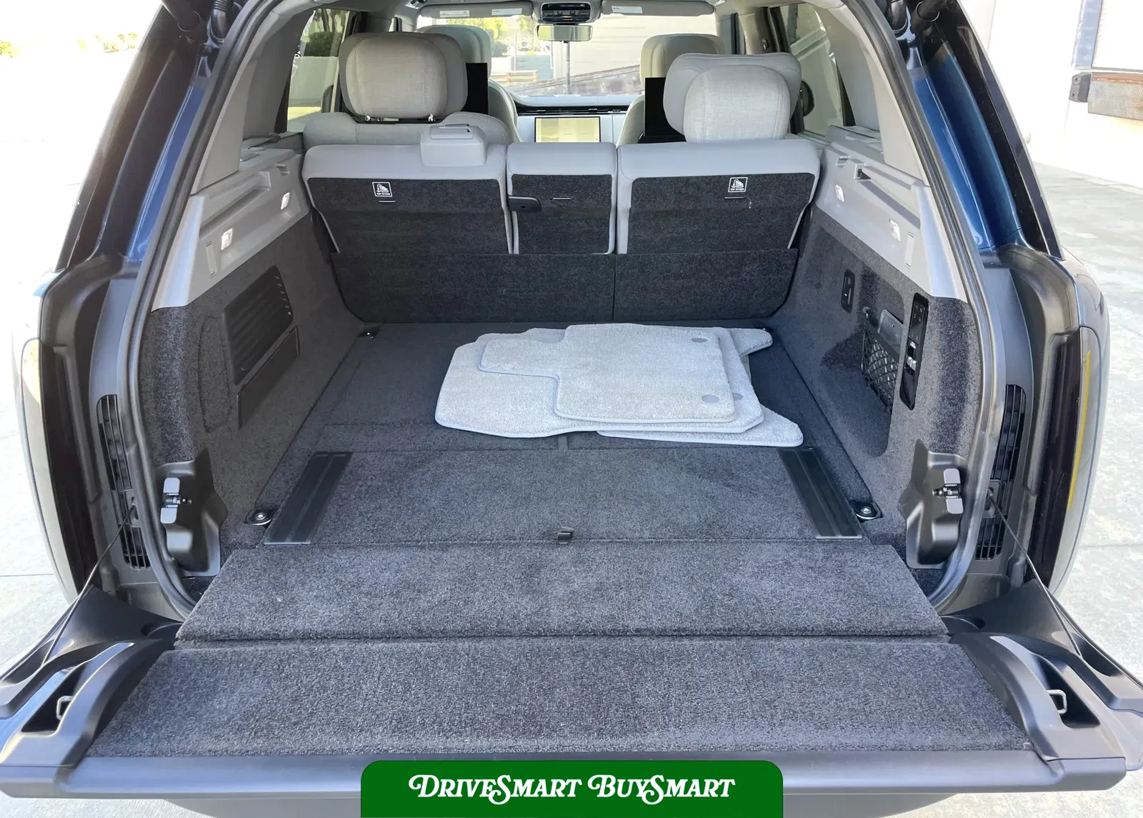 2023 Land Rover Range Rover P530 SV LWB