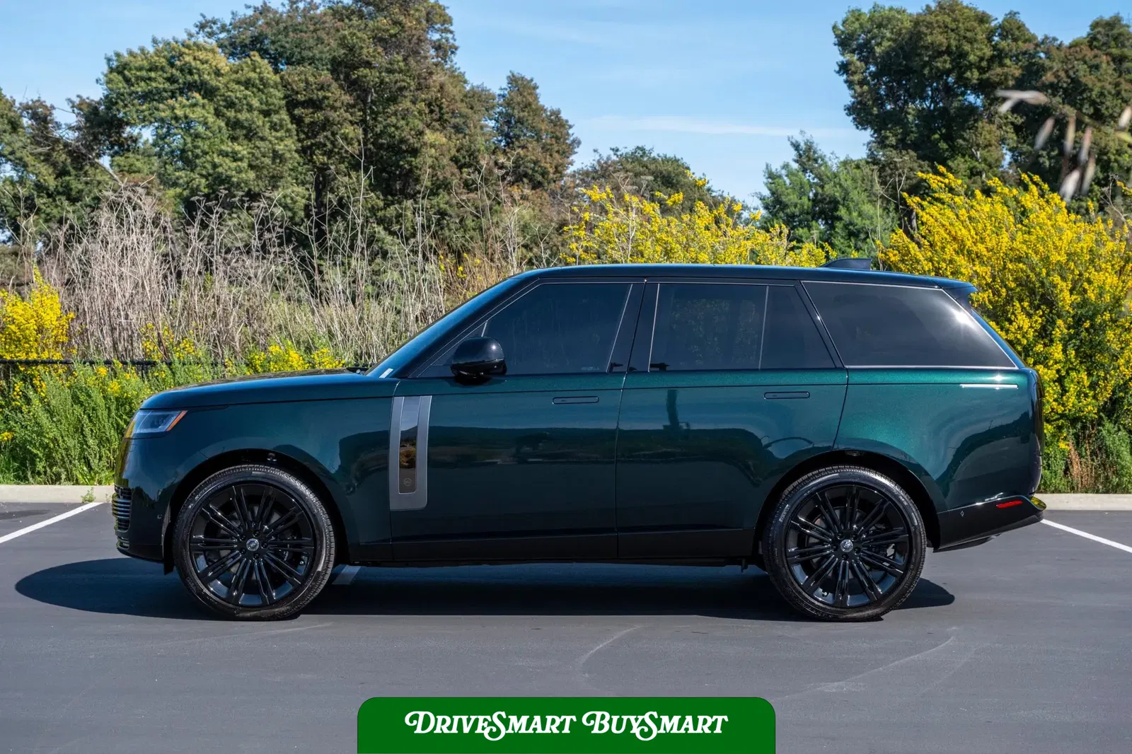 2025 Land Rover Range Rover P615 SV