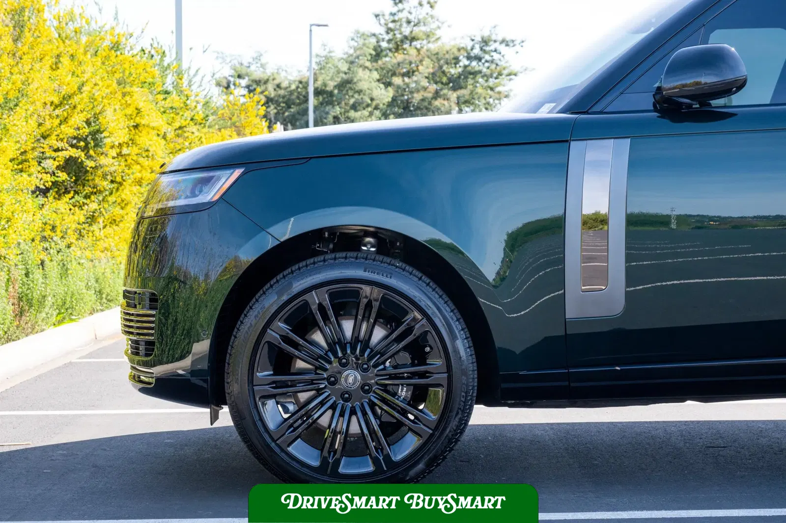 2025 Land Rover Range Rover P615 SV