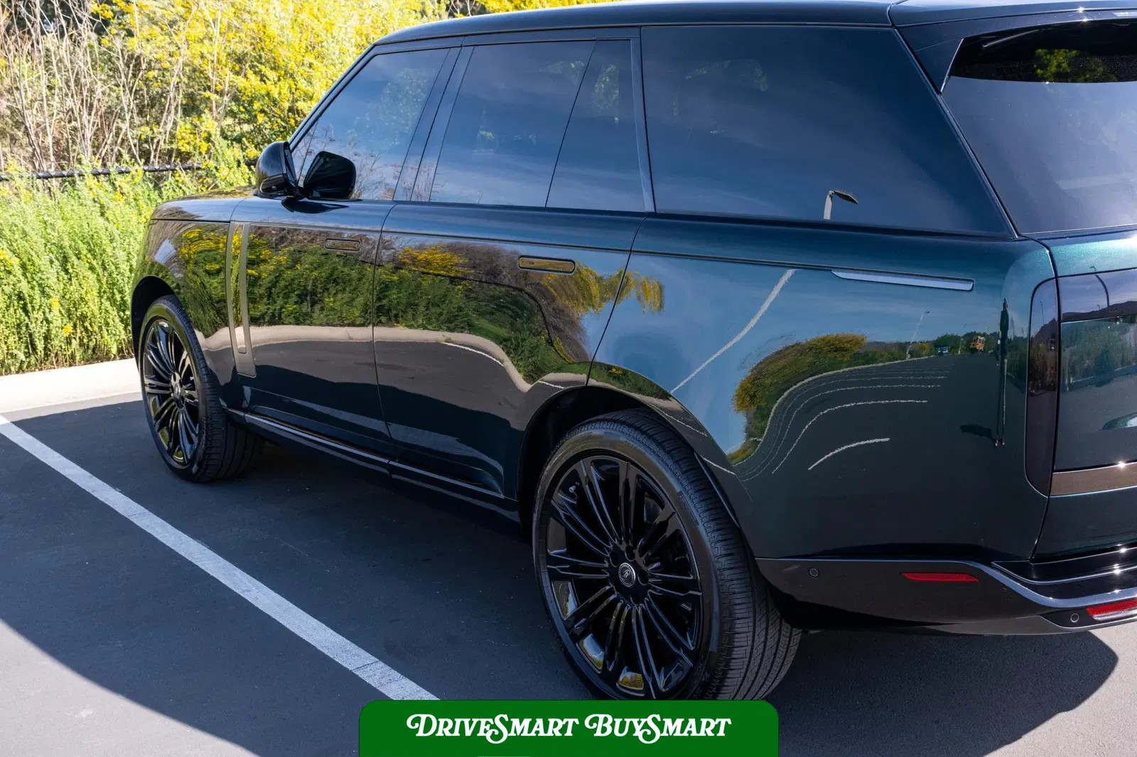 2025 Land Rover Range Rover P615 SV