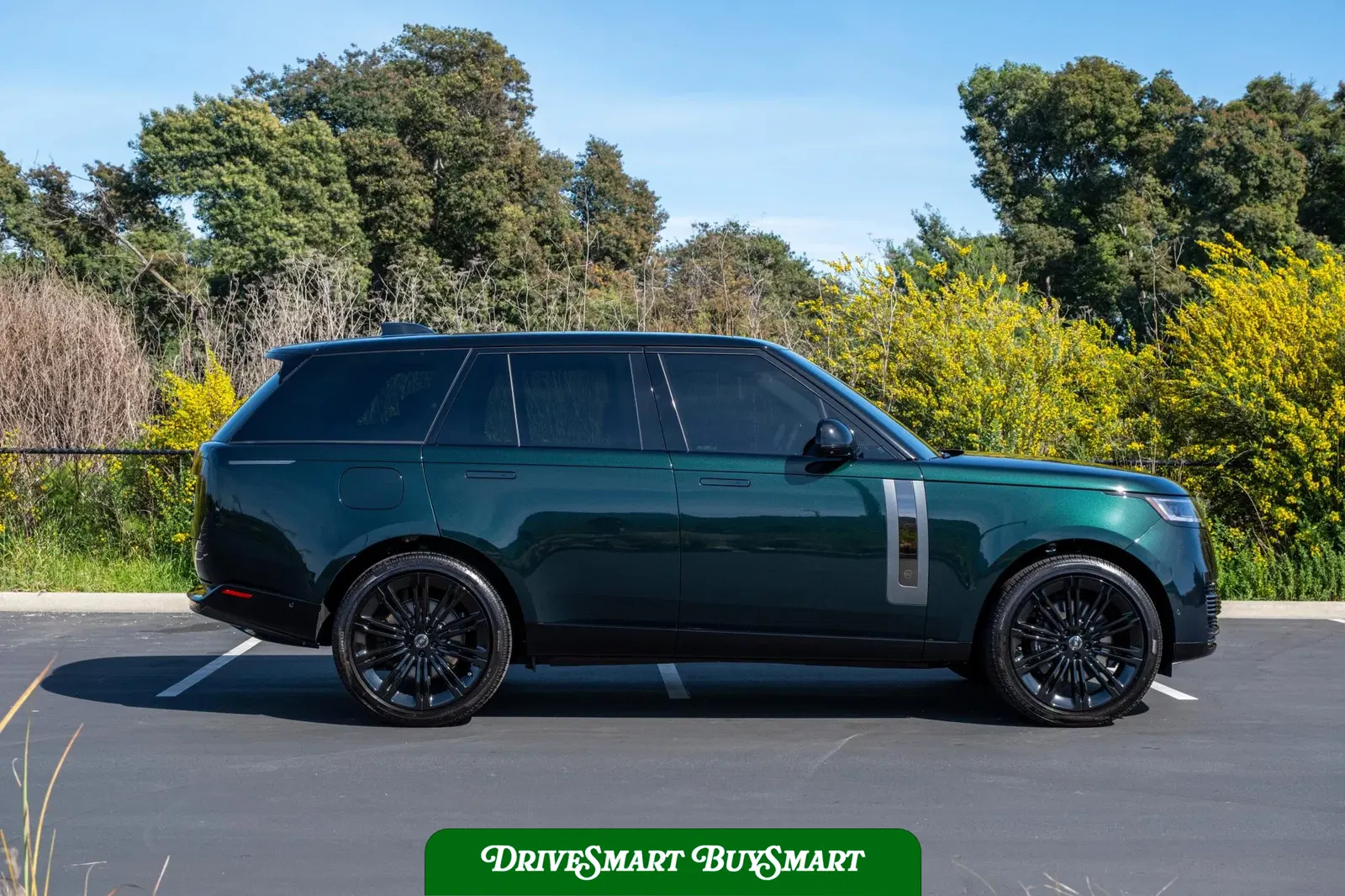 2025 Land Rover Range Rover P615 SV