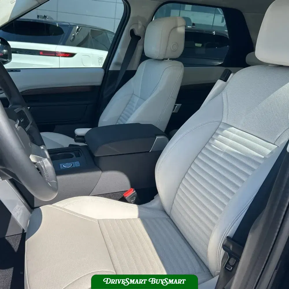 2025 Land Rover Discovery S P300