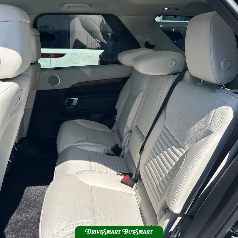 2025 Land Rover Discovery S P300
