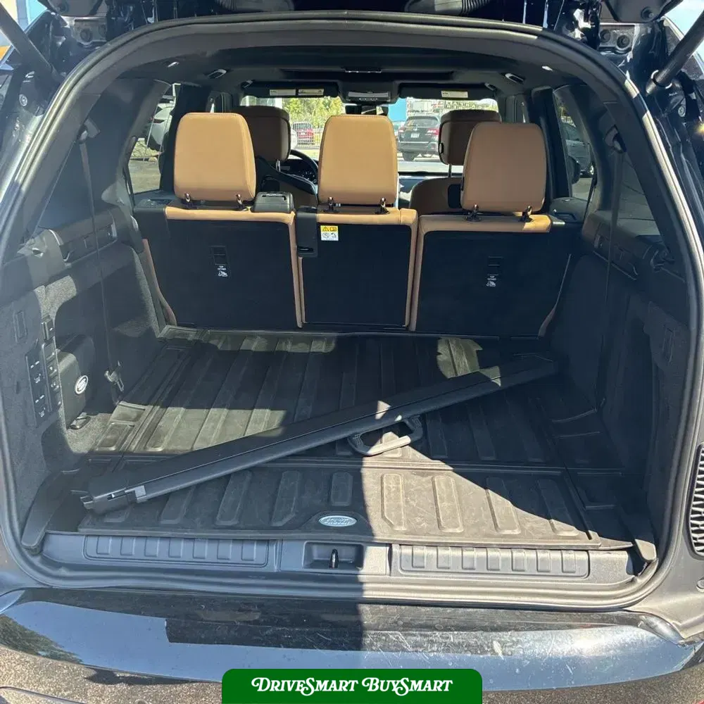 2024 Land Rover Discovery Dynamic SE P300
