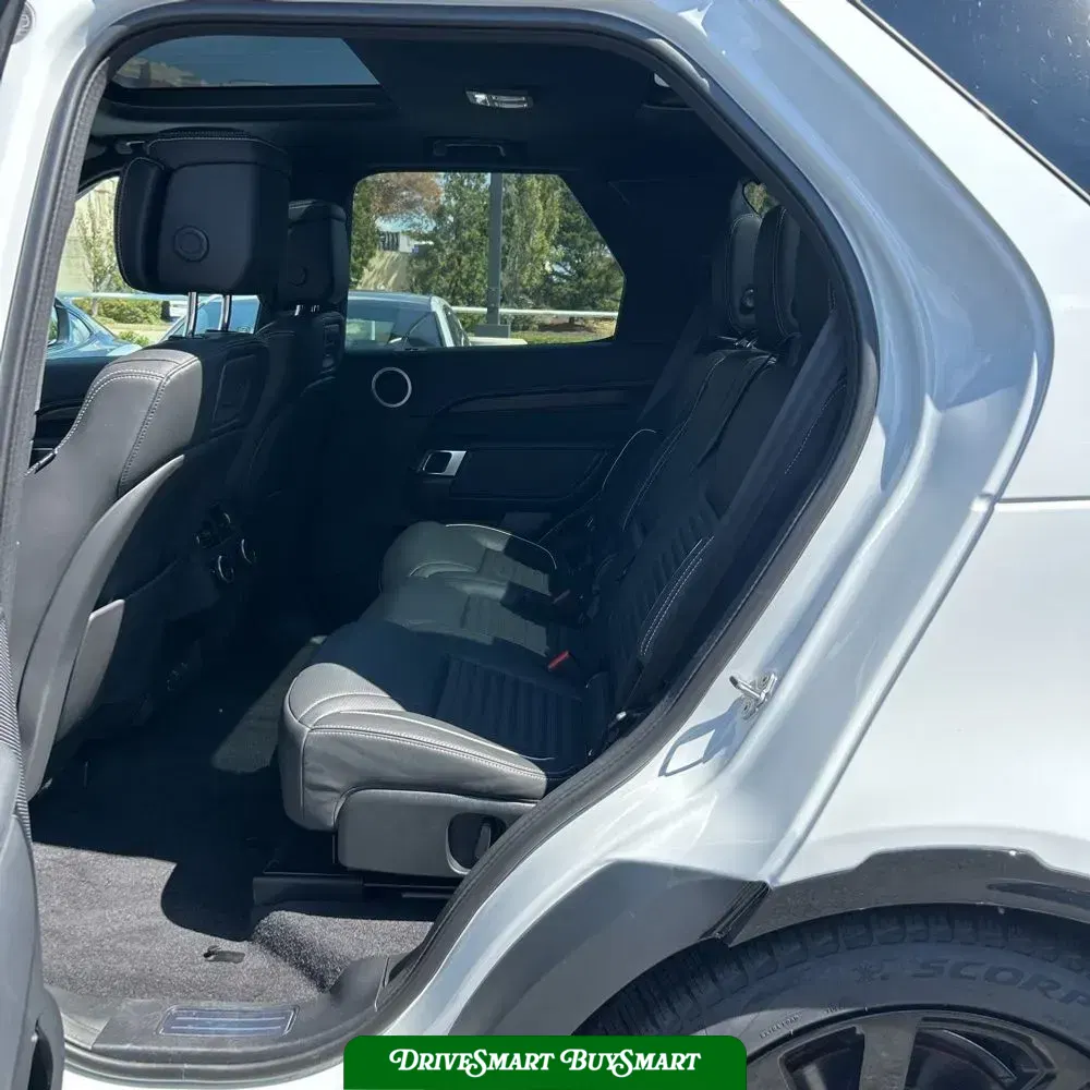 2024 Land Rover Discovery Dynamic SE P300