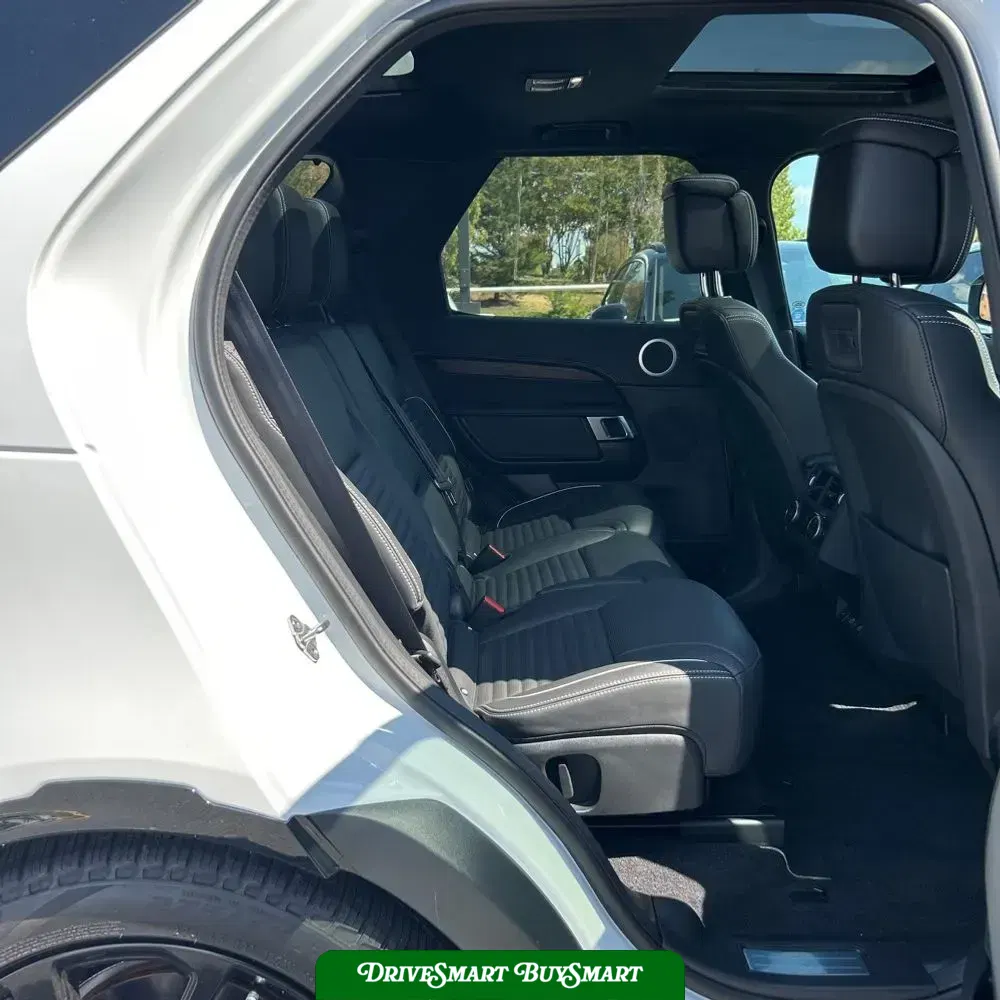2024 Land Rover Discovery Dynamic SE P300