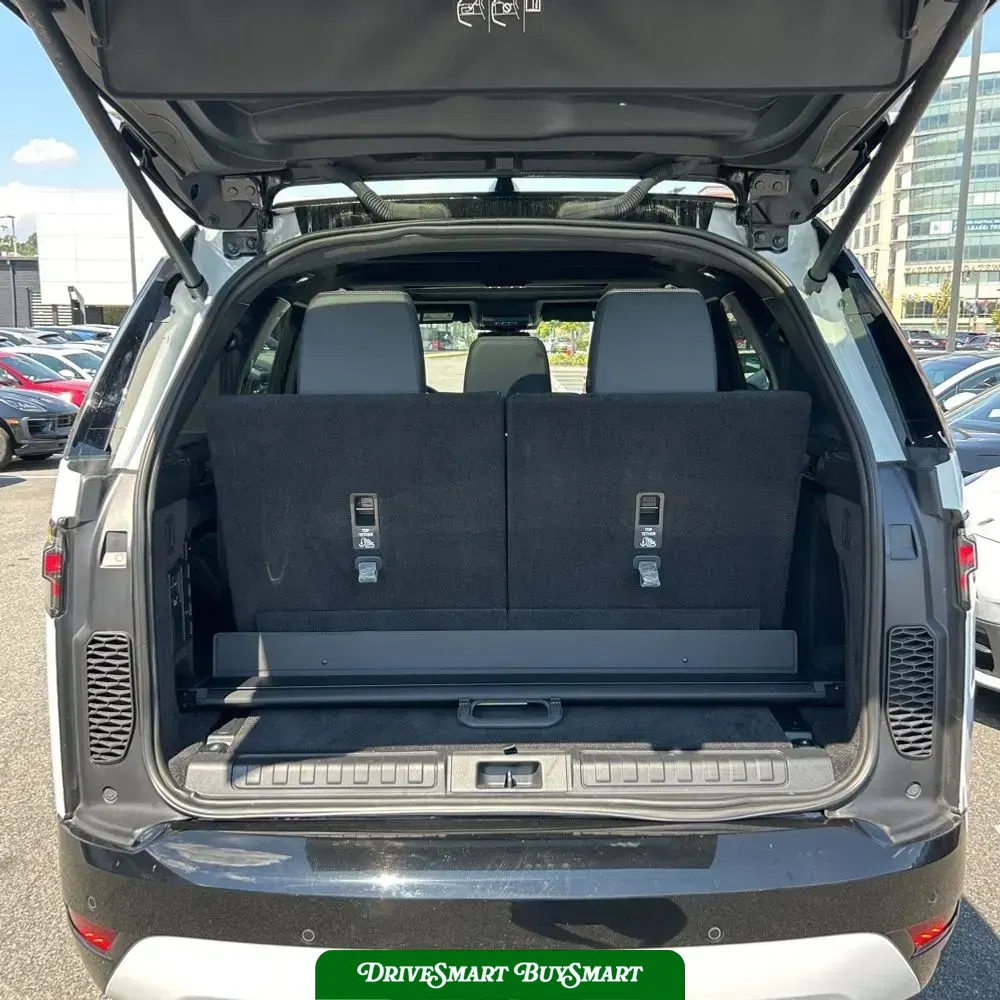 2024 Land Rover Discovery Dynamic SE P300